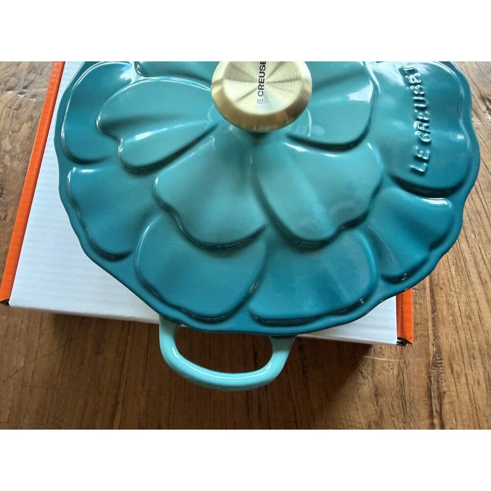 Le Creuset Signature Cast Iron Petal Shallow Casserole 2.25qt Riviera Blue NEW